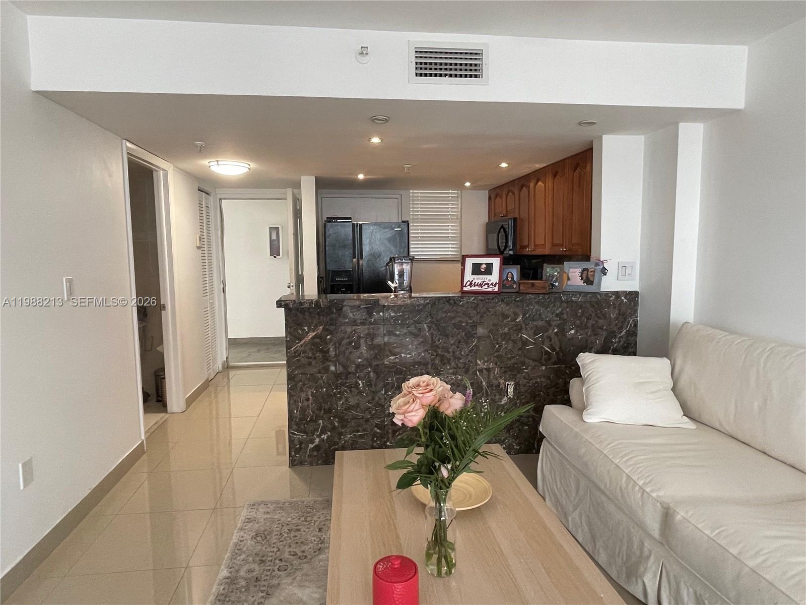 6820 Indian Crk Dr #3B Miami Beach, FL 33141