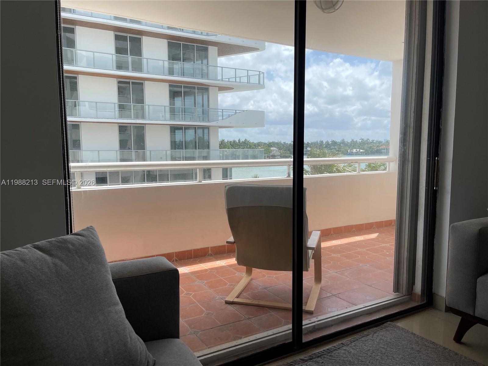 6820 Indian Crk Dr #3B Miami Beach, FL 33141