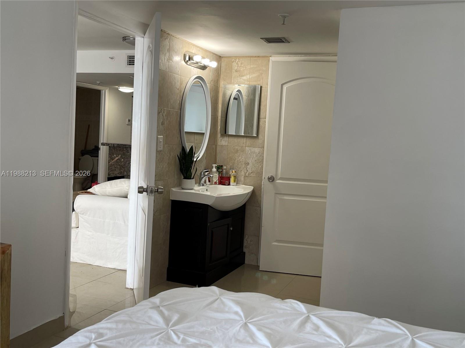 6820 Indian Crk Dr #3B Miami Beach, FL 33141