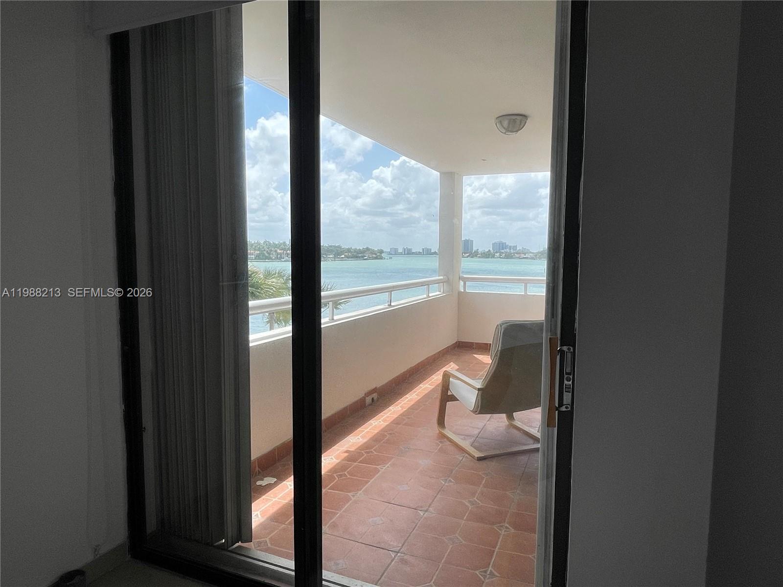 6820 Indian Crk Dr #3B Miami Beach, FL 33141