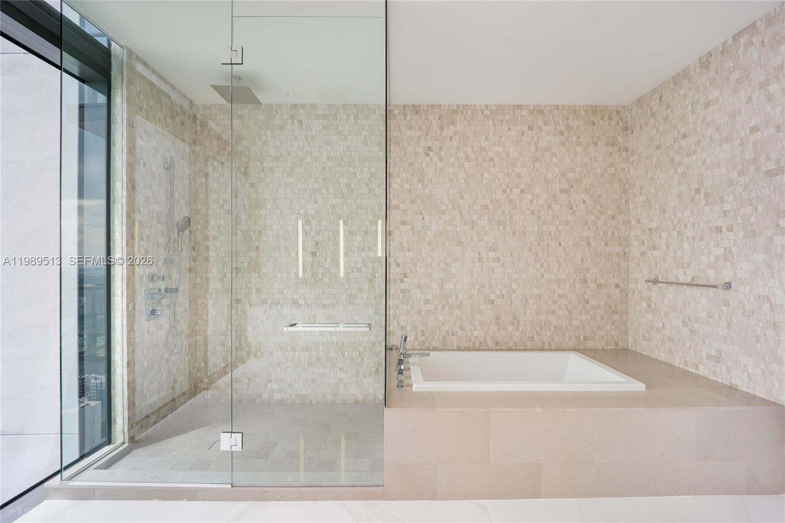 88 SW 7th St #4101 Miami, FL 33130