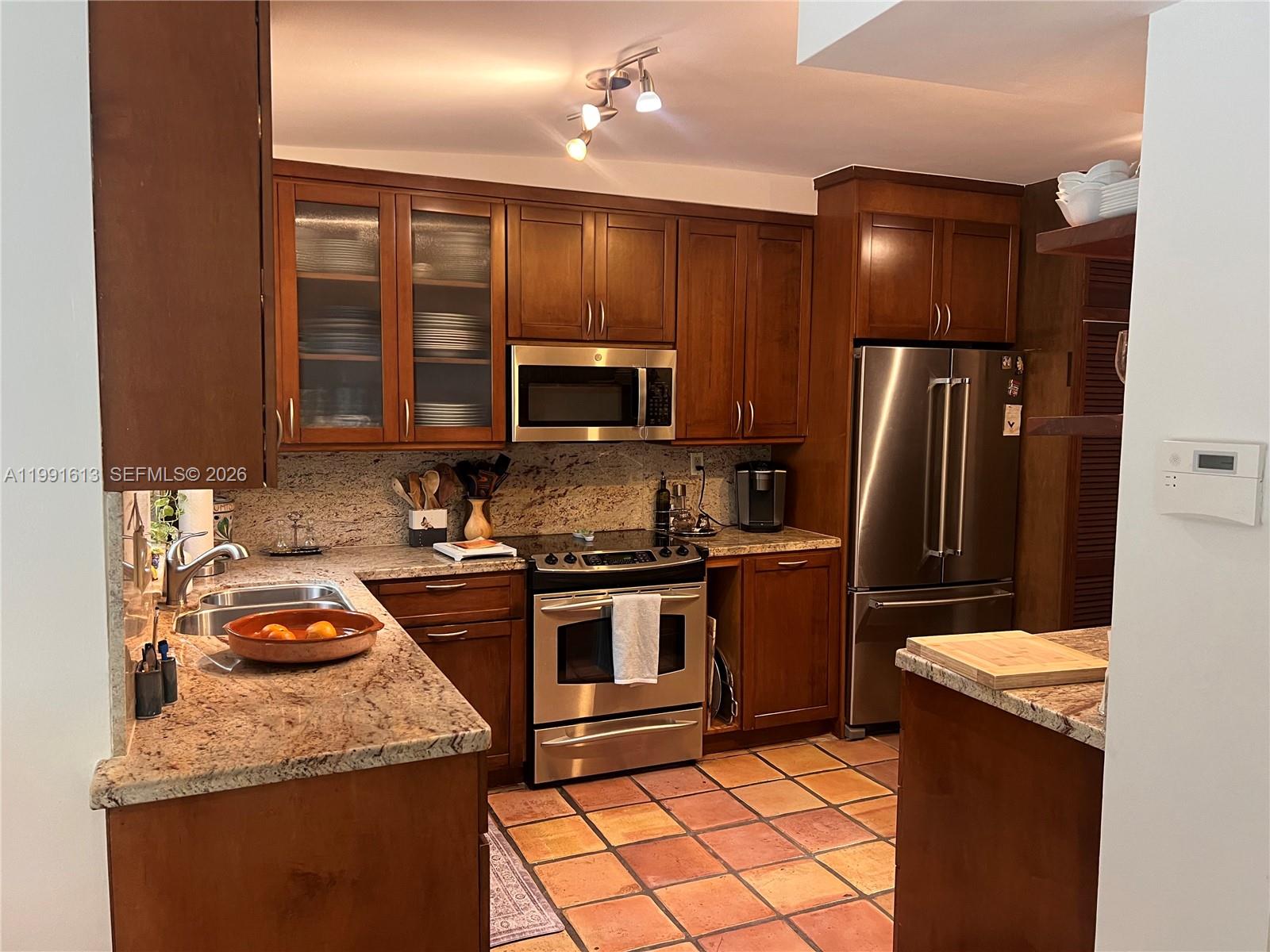 204 Westwood Dr Key Biscayne, FL 33149