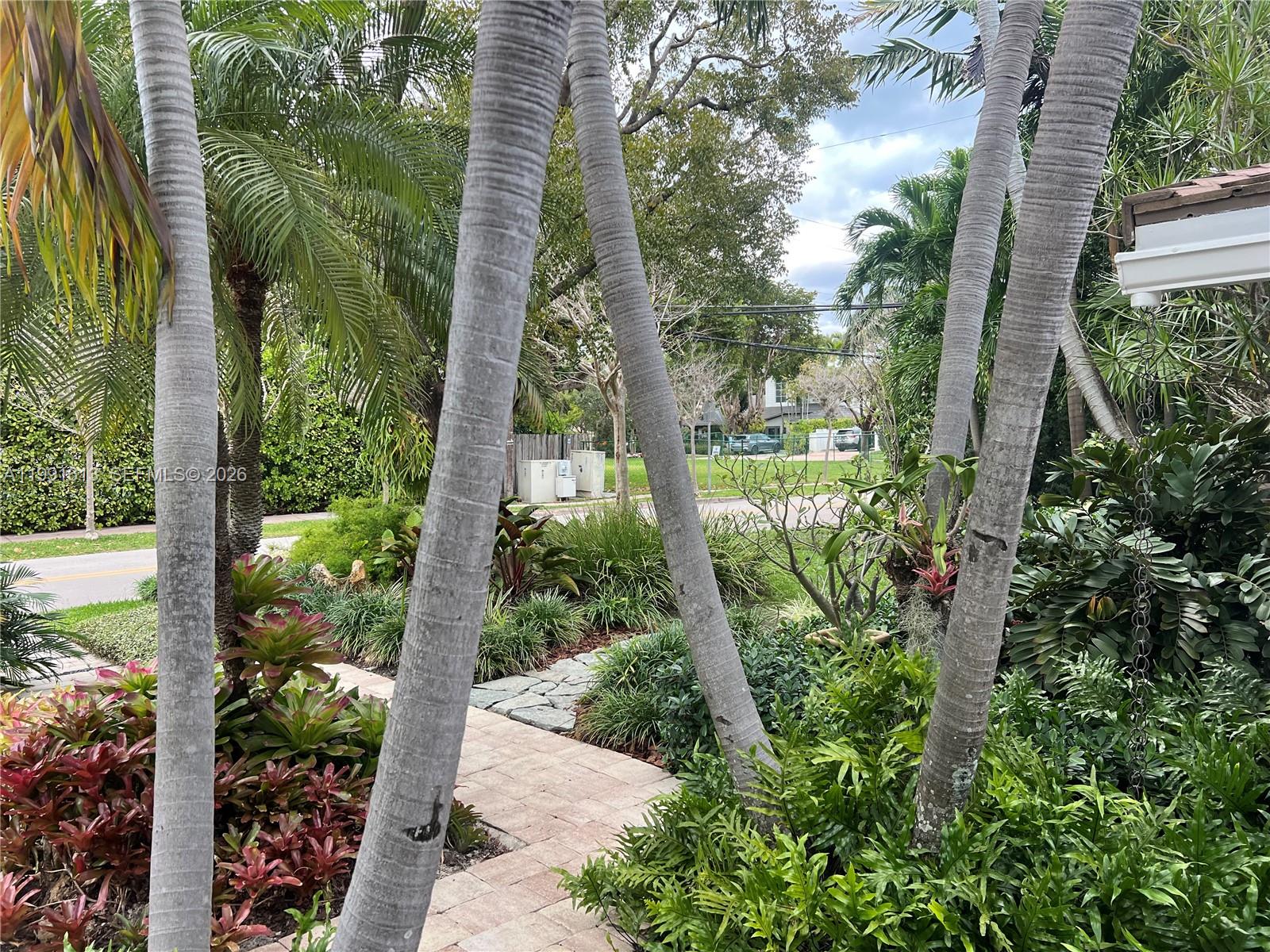 204 Westwood Dr Key Biscayne, FL 33149