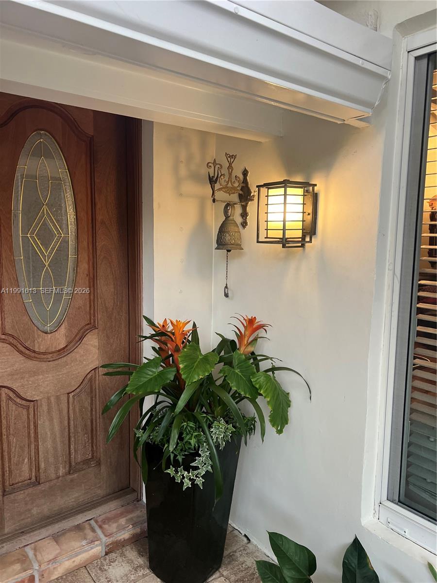 204 Westwood Dr Key Biscayne, FL 33149