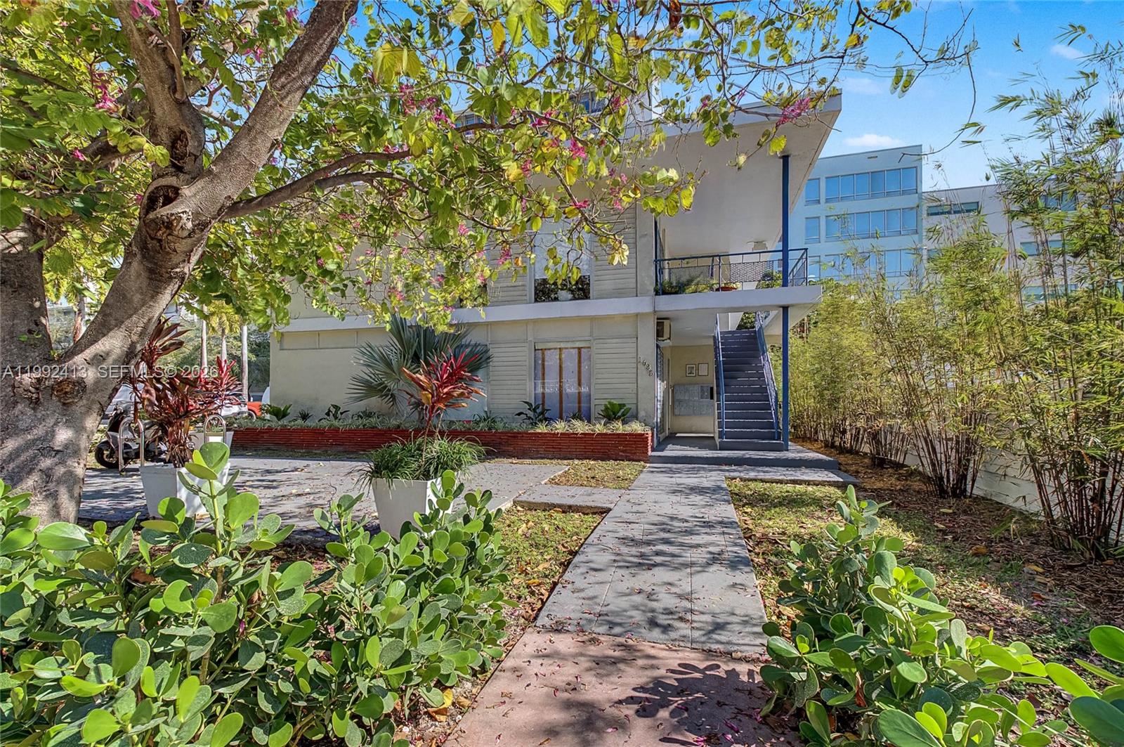 1685 Jefferson Ave #17