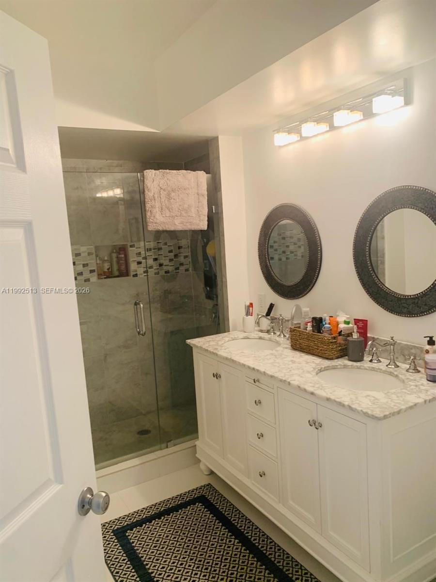 image Porto Bellagio Condo14