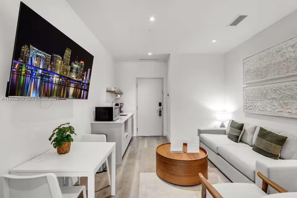 229 SW 9th St #202 Miami, FL 33130