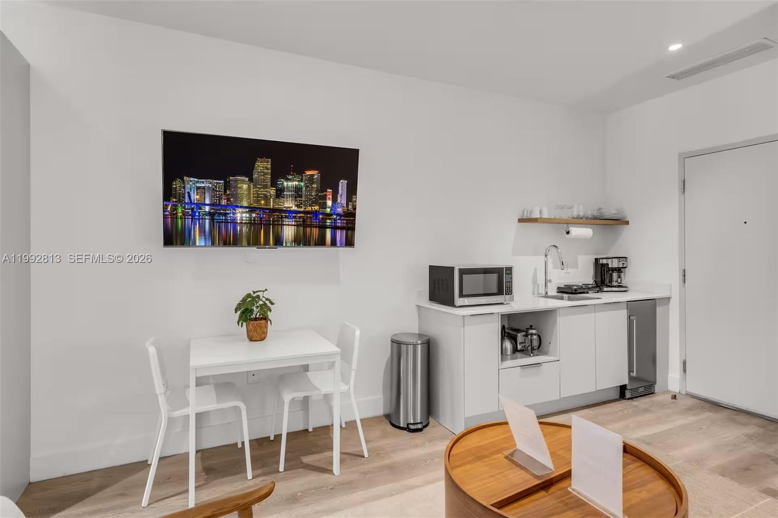 229 SW 9th St #202 Miami, FL 33130