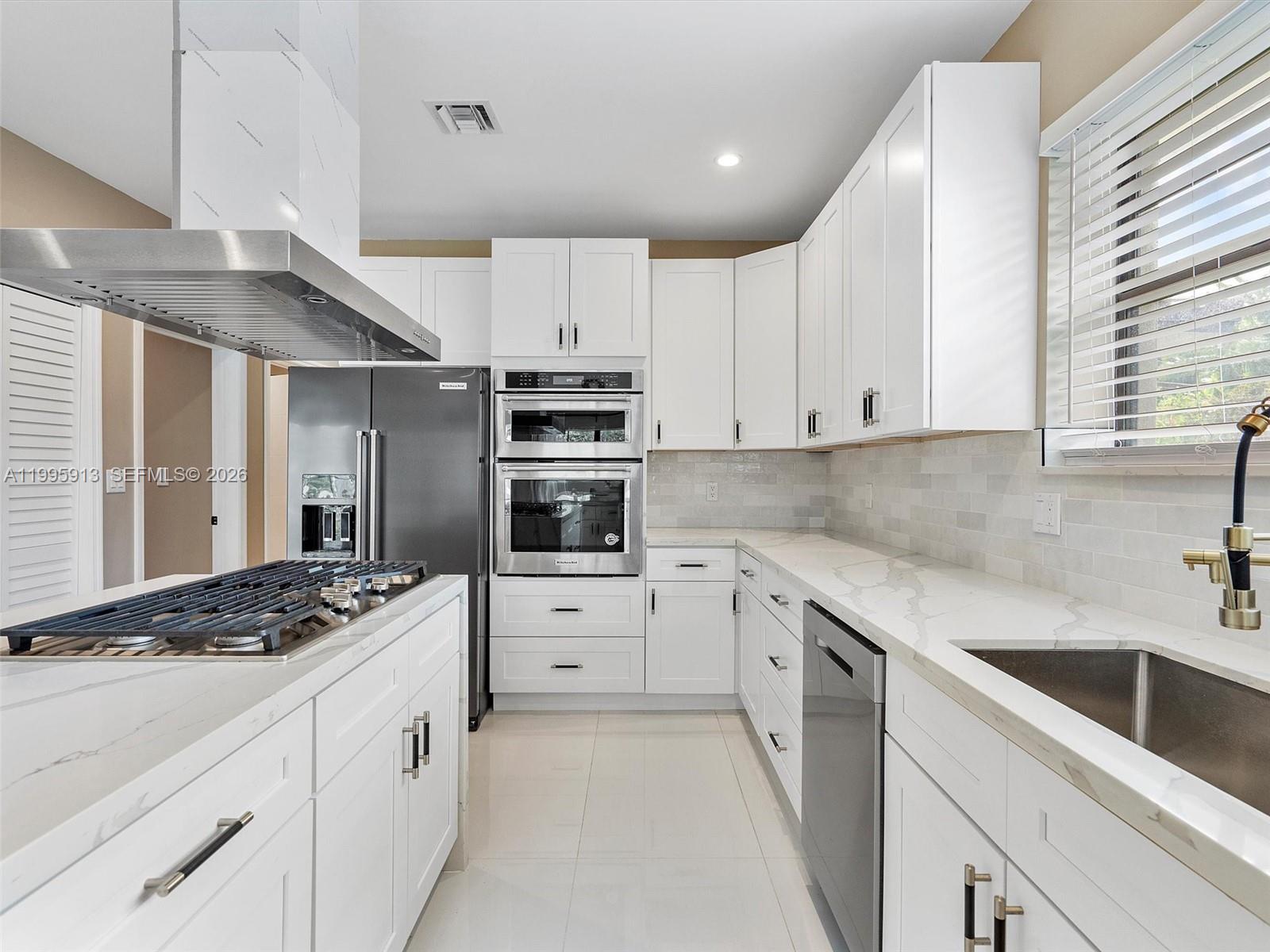 1500 Biarritz Dr Miami Beach, FL 33141