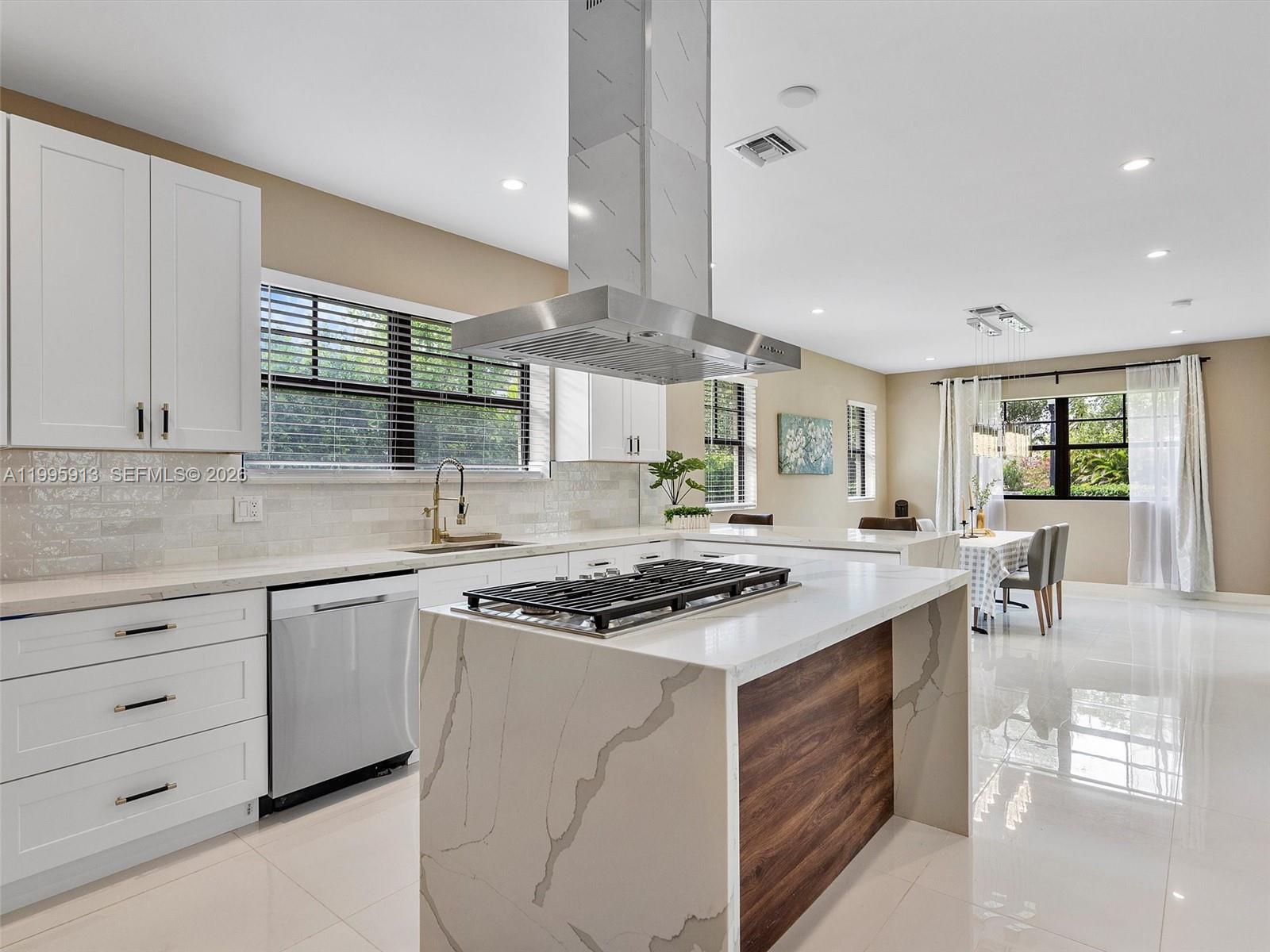 1500 Biarritz Dr Miami Beach, FL 33141