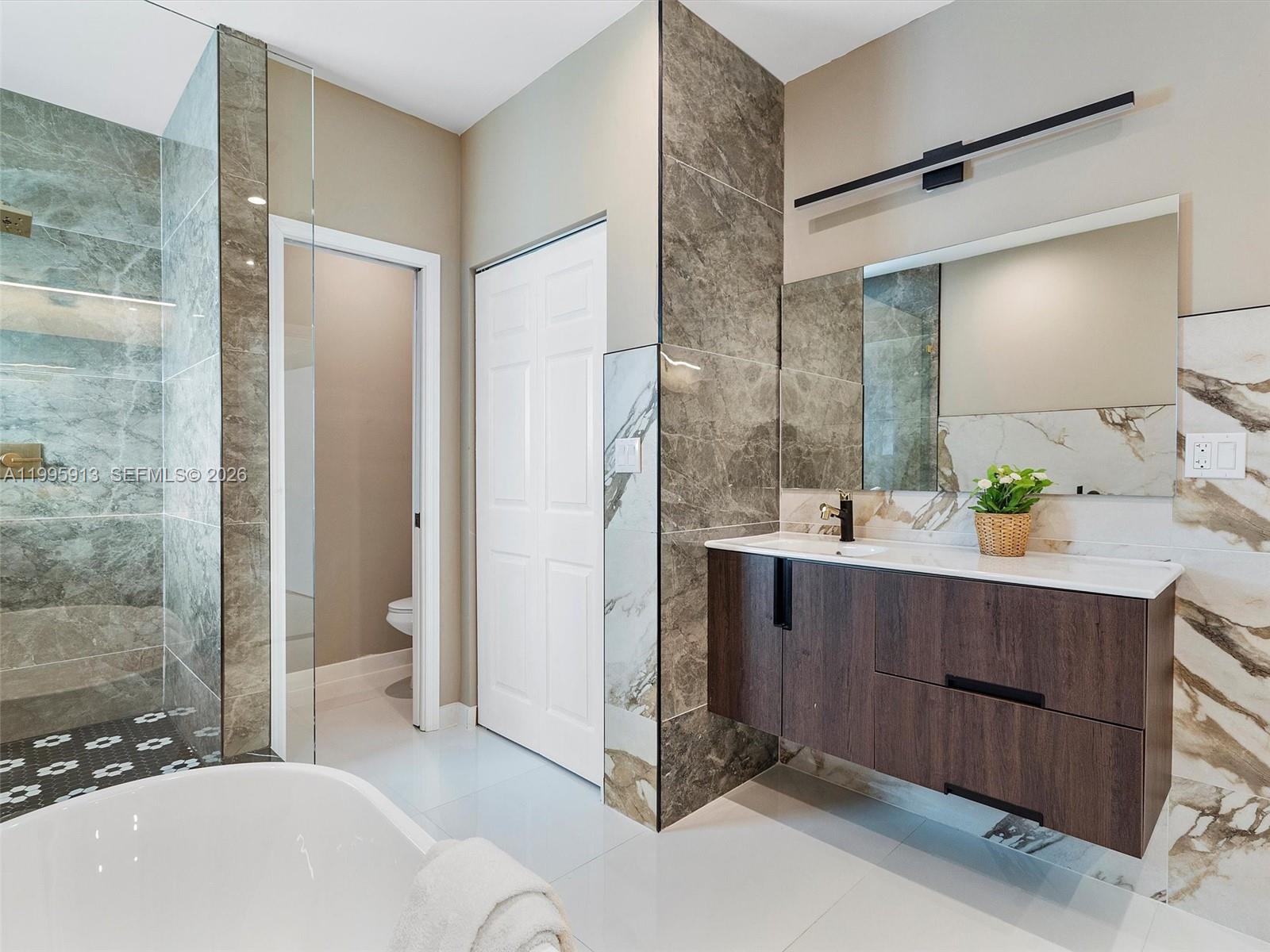 1500 Biarritz Dr Miami Beach, FL 33141