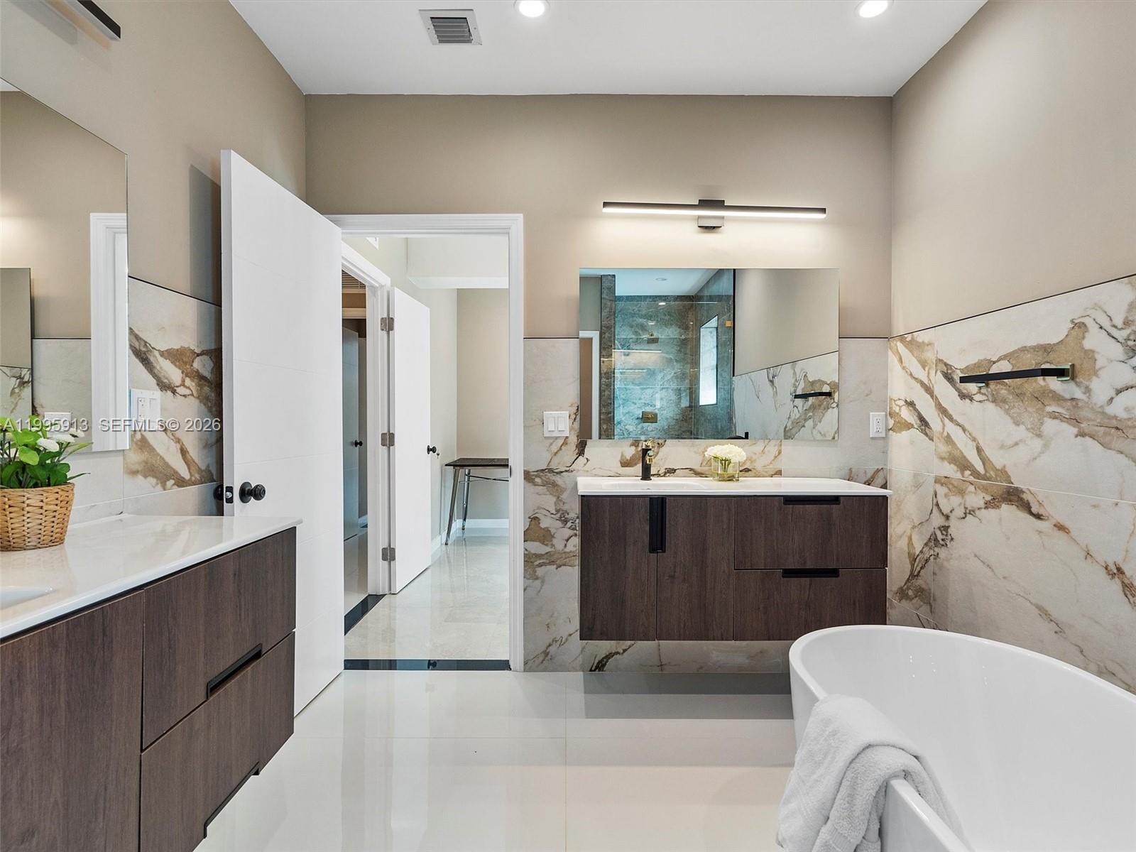 1500 Biarritz Dr Miami Beach, FL 33141