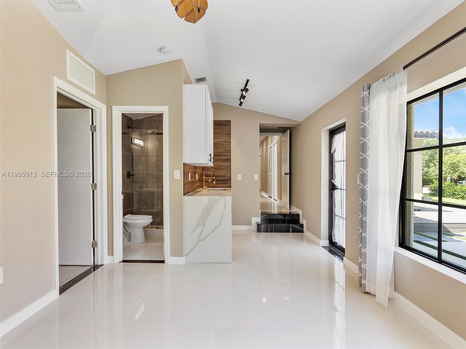 1500 Biarritz Dr Miami Beach, FL 33141