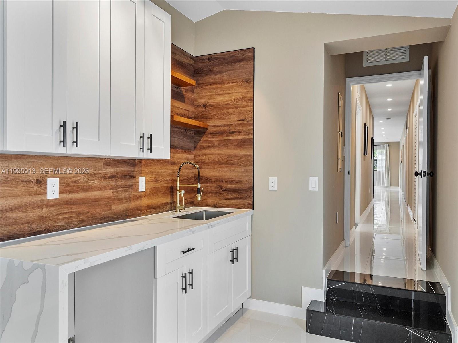 1500 Biarritz Dr Miami Beach, FL 33141