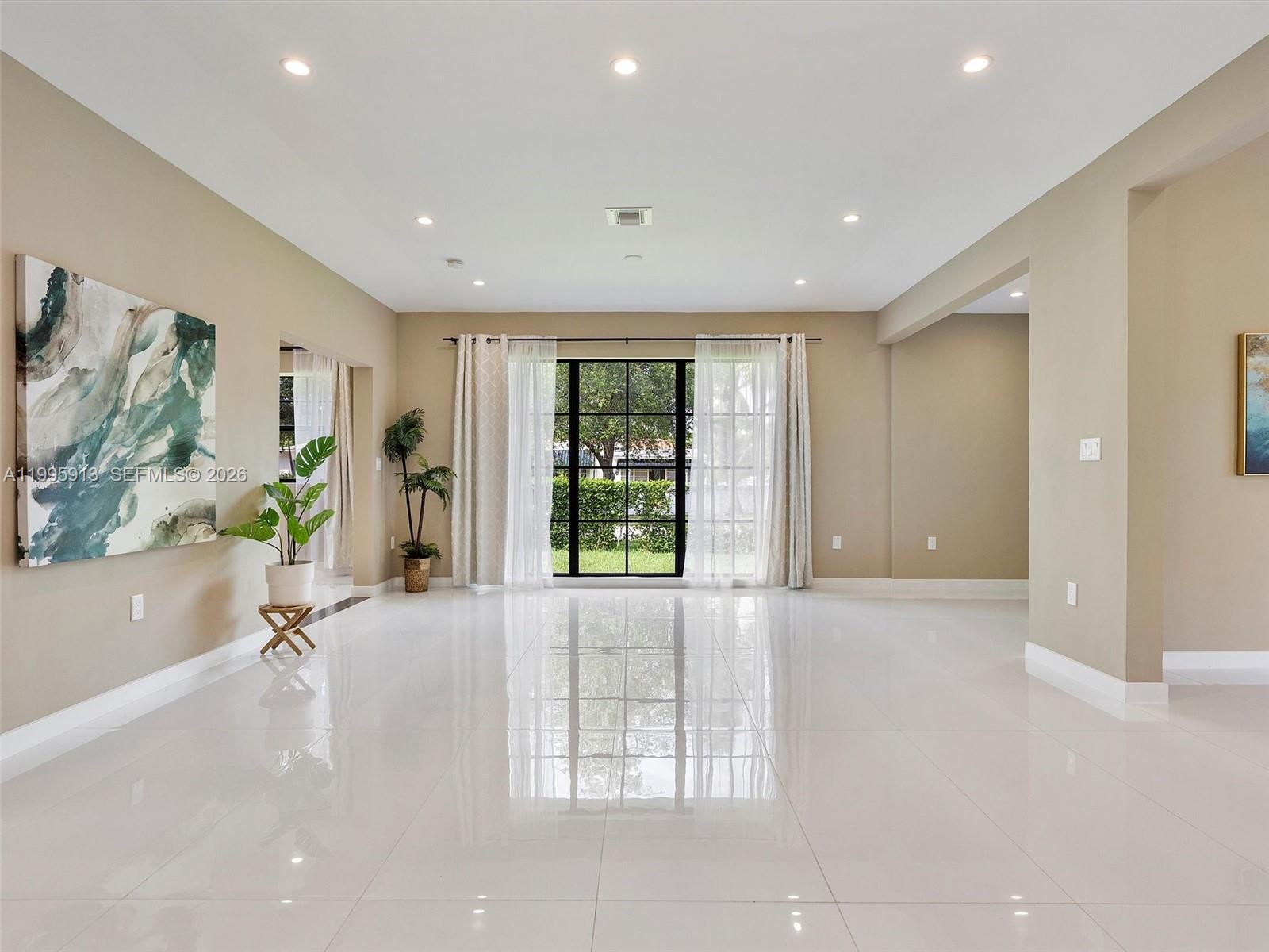 1500 Biarritz Dr Miami Beach, FL 33141