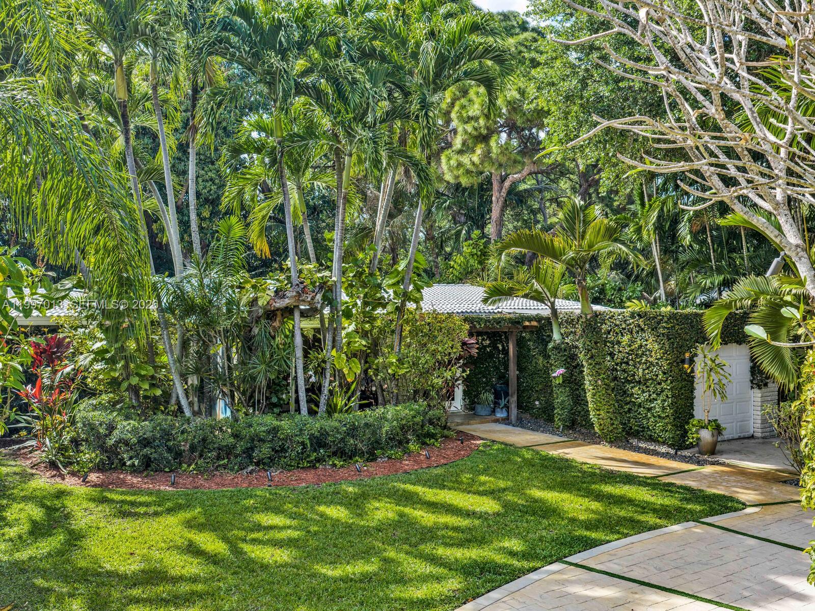 11932 NE 8th Ave Biscayne Park, FL 33161