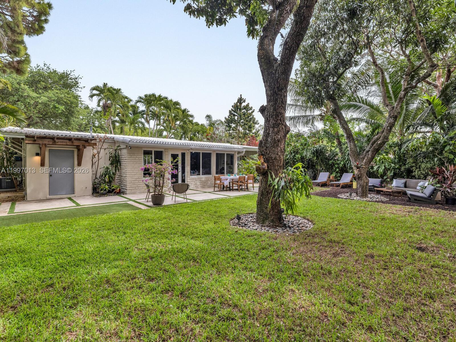 11932 NE 8th Ave Biscayne Park, FL 33161