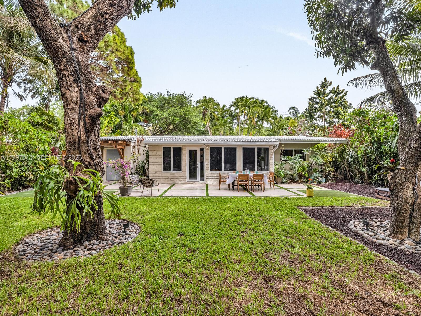 11932 NE 8th Ave Biscayne Park, FL 33161