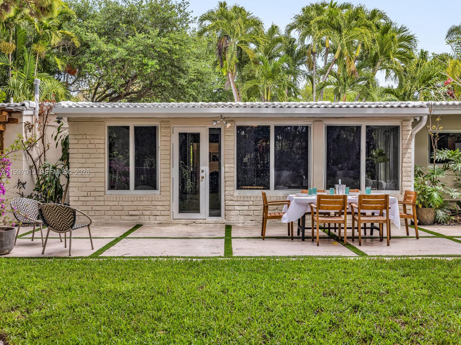 11932 NE 8th Ave Biscayne Park, FL 33161