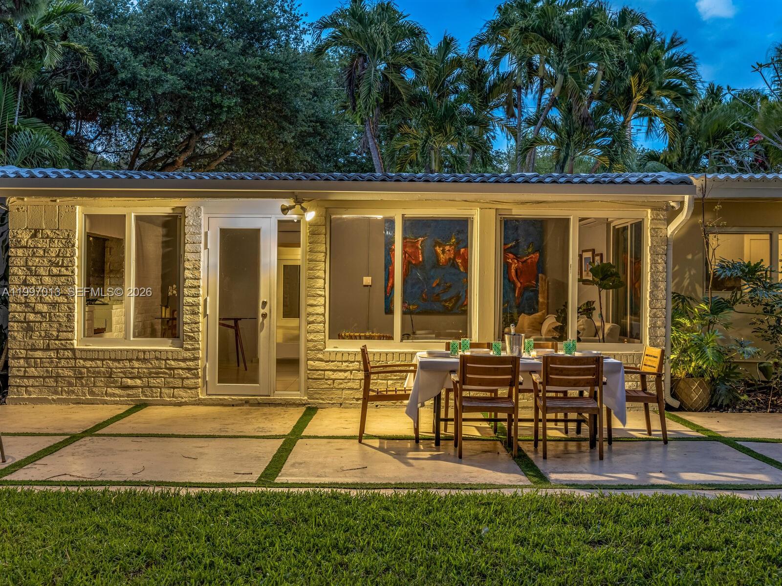 11932 NE 8th Ave Biscayne Park, FL 33161