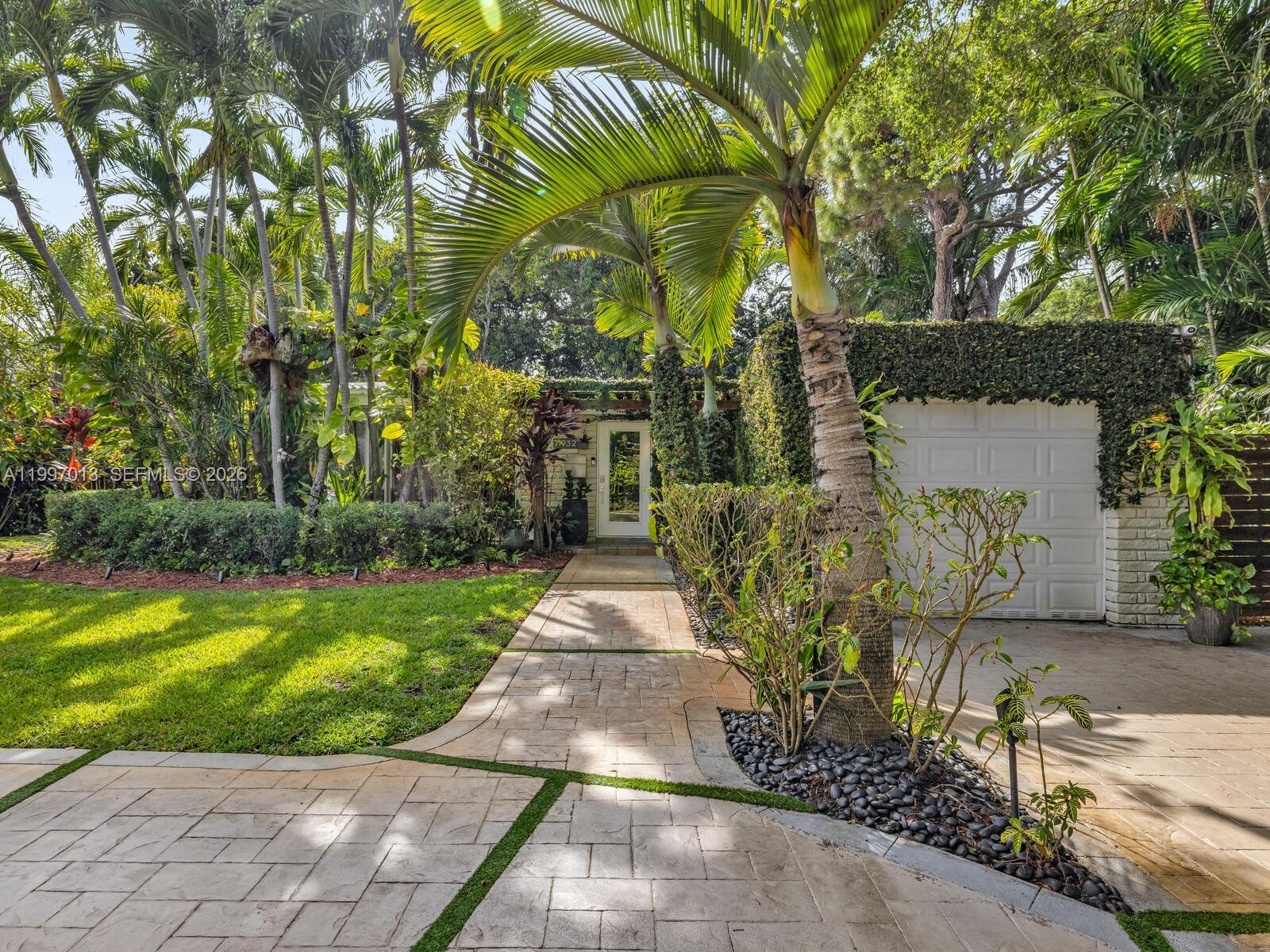 11932 NE 8th Ave Biscayne Park, FL 33161