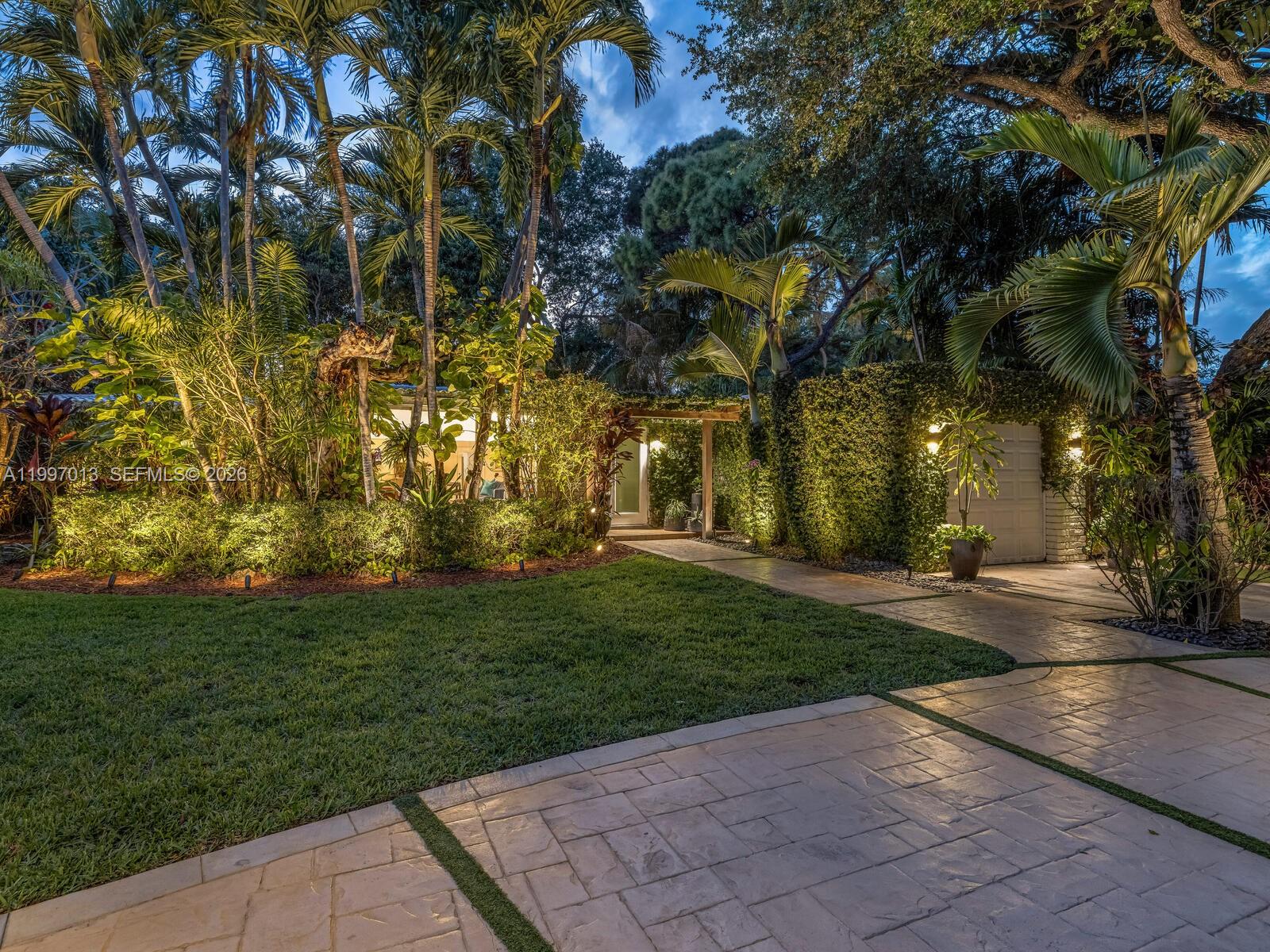 11932 NE 8th Ave Biscayne Park, FL 33161