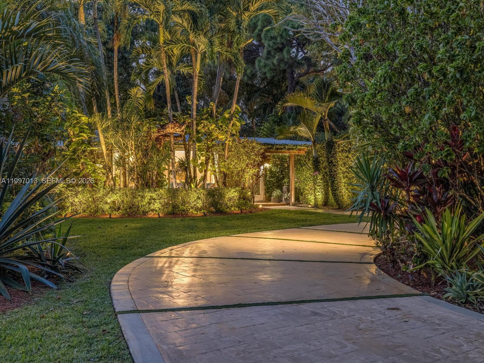 11932 NE 8th Ave Biscayne Park, FL 33161