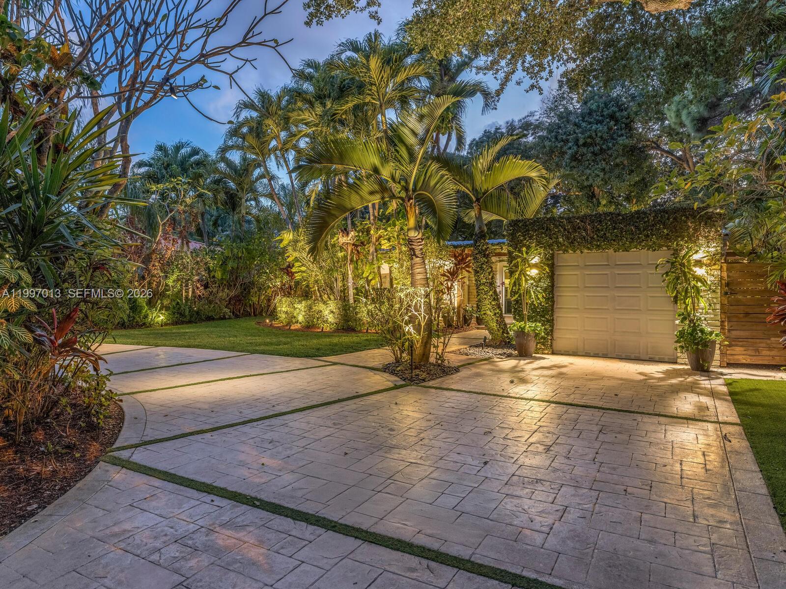 11932 NE 8th Ave Biscayne Park, FL 33161