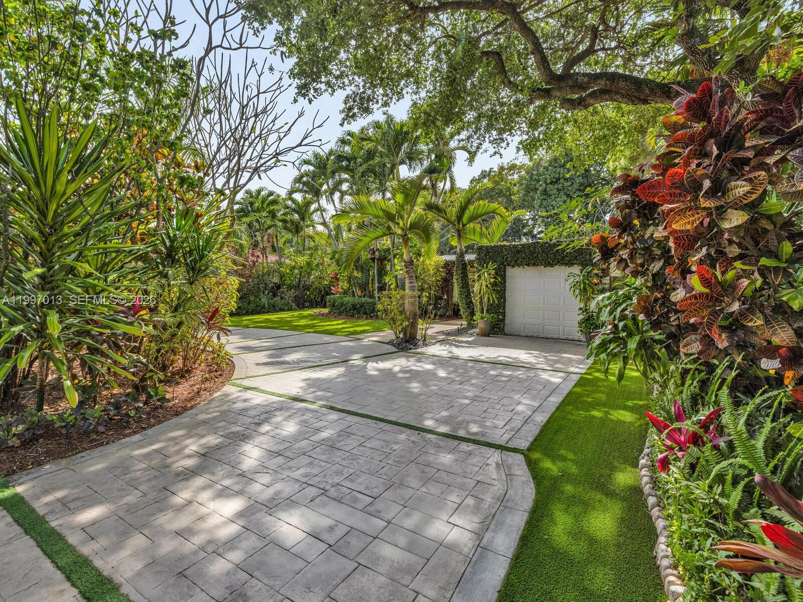 11932 NE 8th Ave Biscayne Park, FL 33161