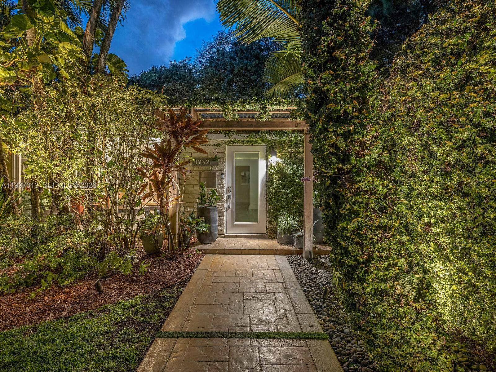 11932 NE 8th Ave Biscayne Park, FL 33161
