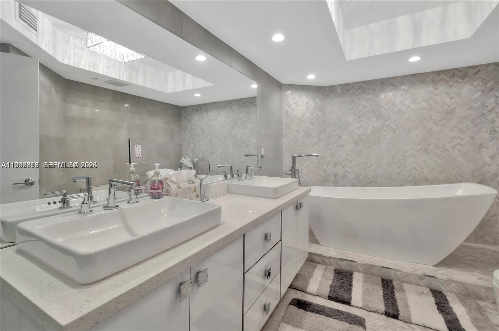 16425 Collins Ave #1612 Sunny Isles Beach, FL 33160