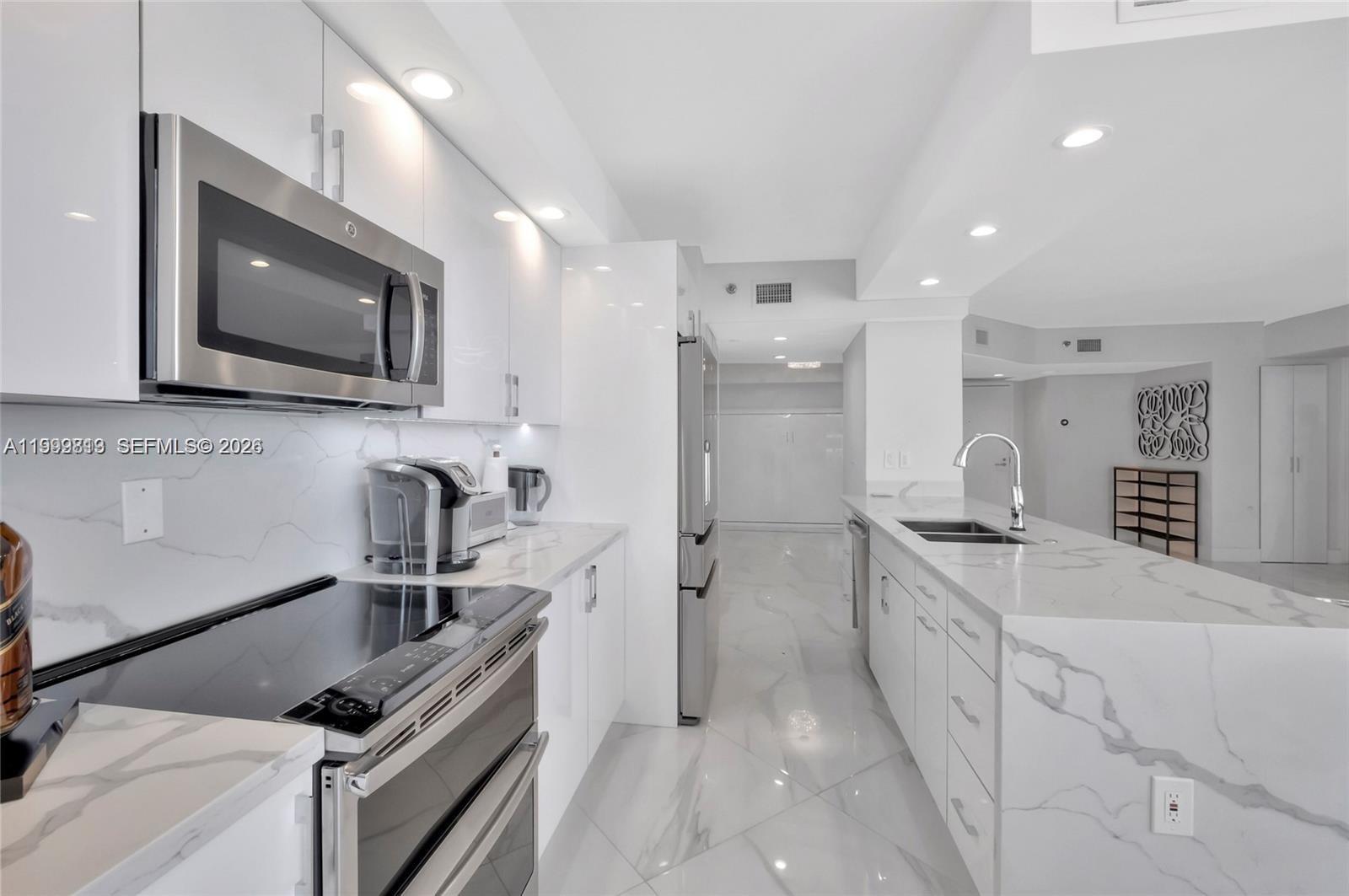 16425 Collins Ave #1612 Sunny Isles Beach, FL 33160