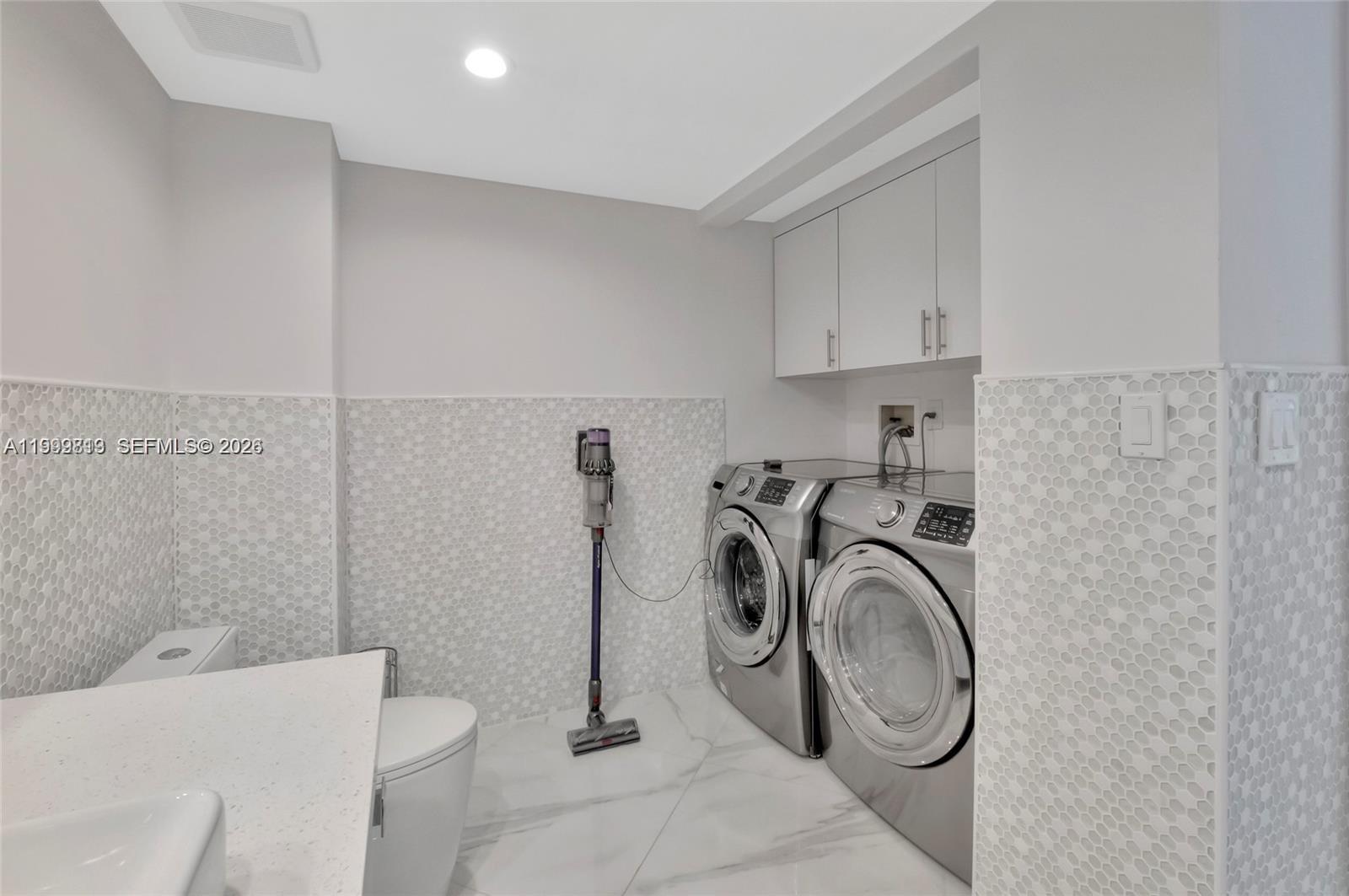 16425 Collins Ave #1612 Sunny Isles Beach, FL 33160