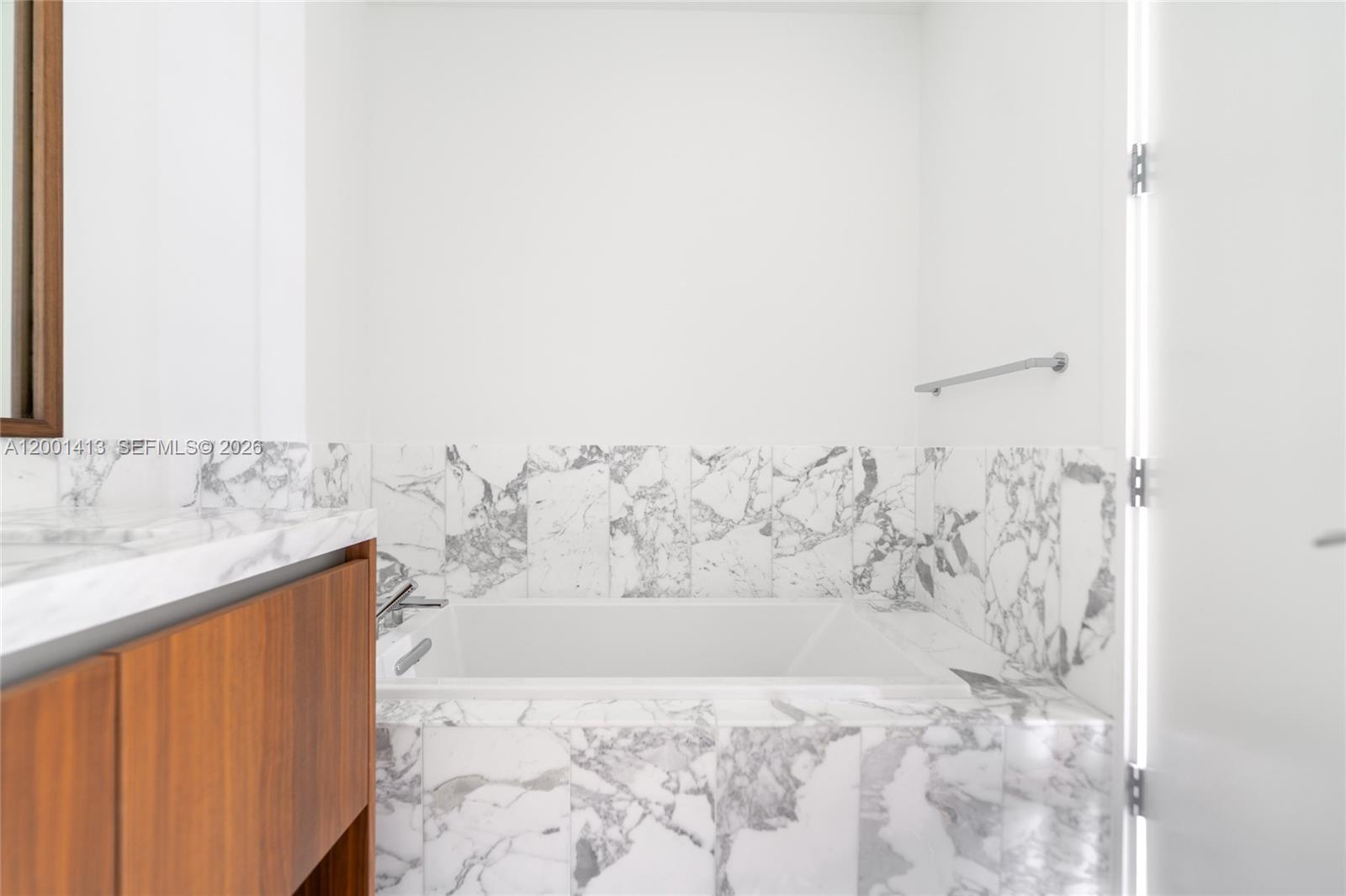 175 SE 25th Rd #501 Miami, FL 33129