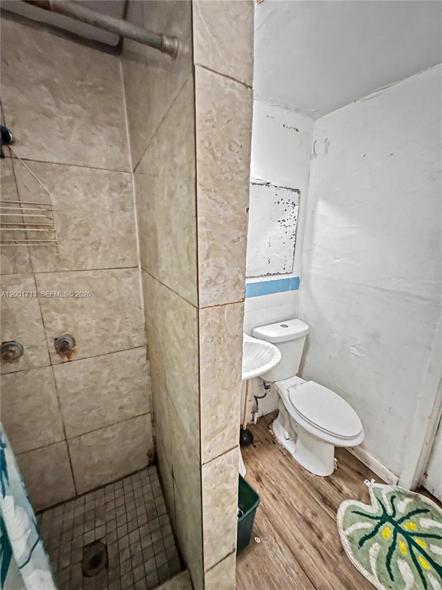 2106 NW 70th St Miami, FL 33147