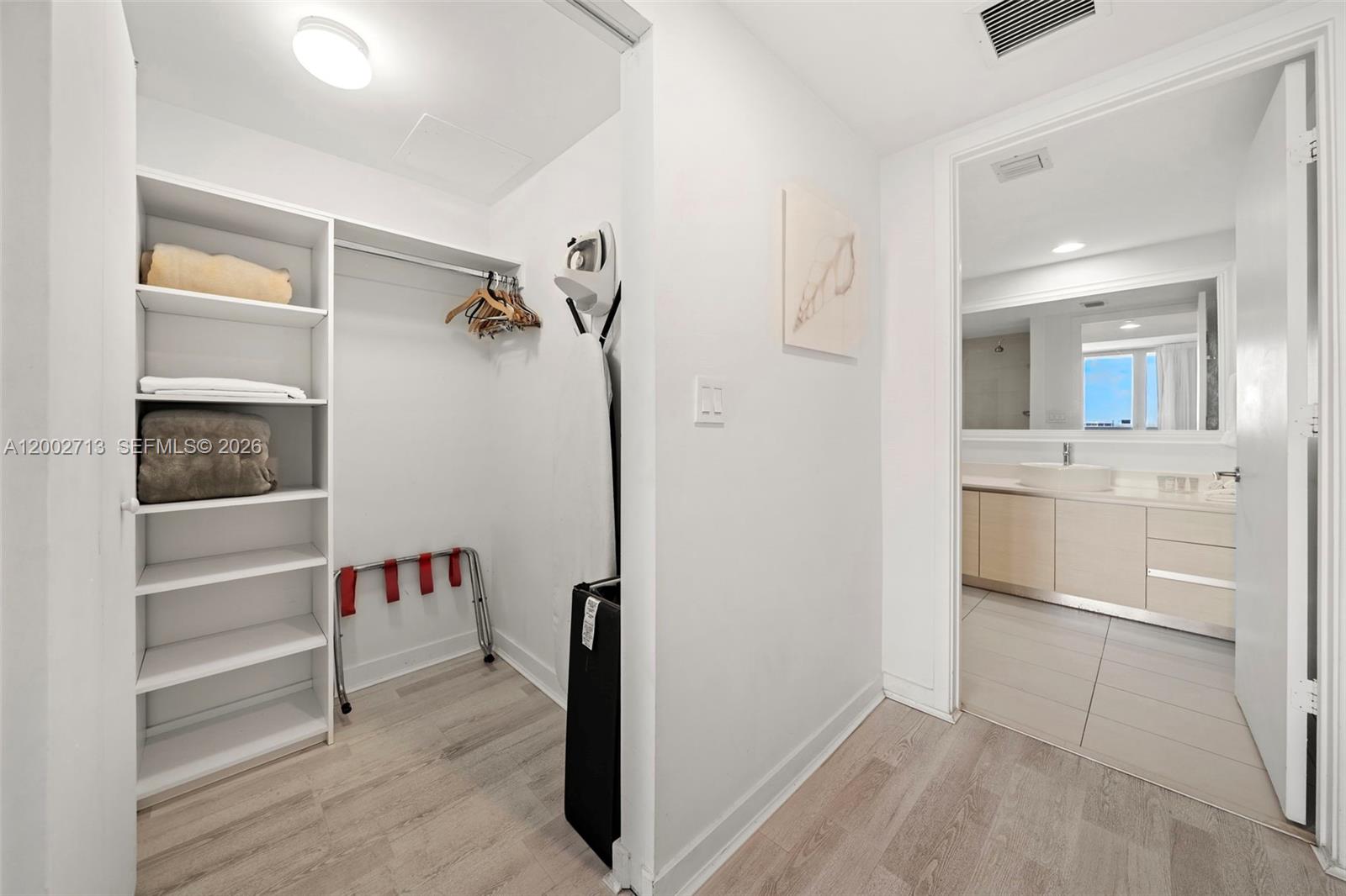 image Beachwalk Condominium12