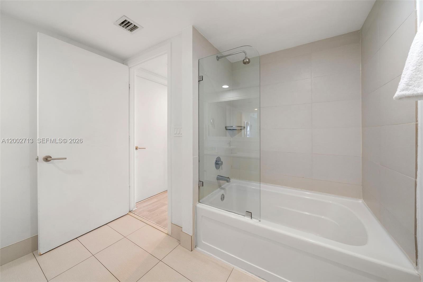 image Beachwalk Condominium14