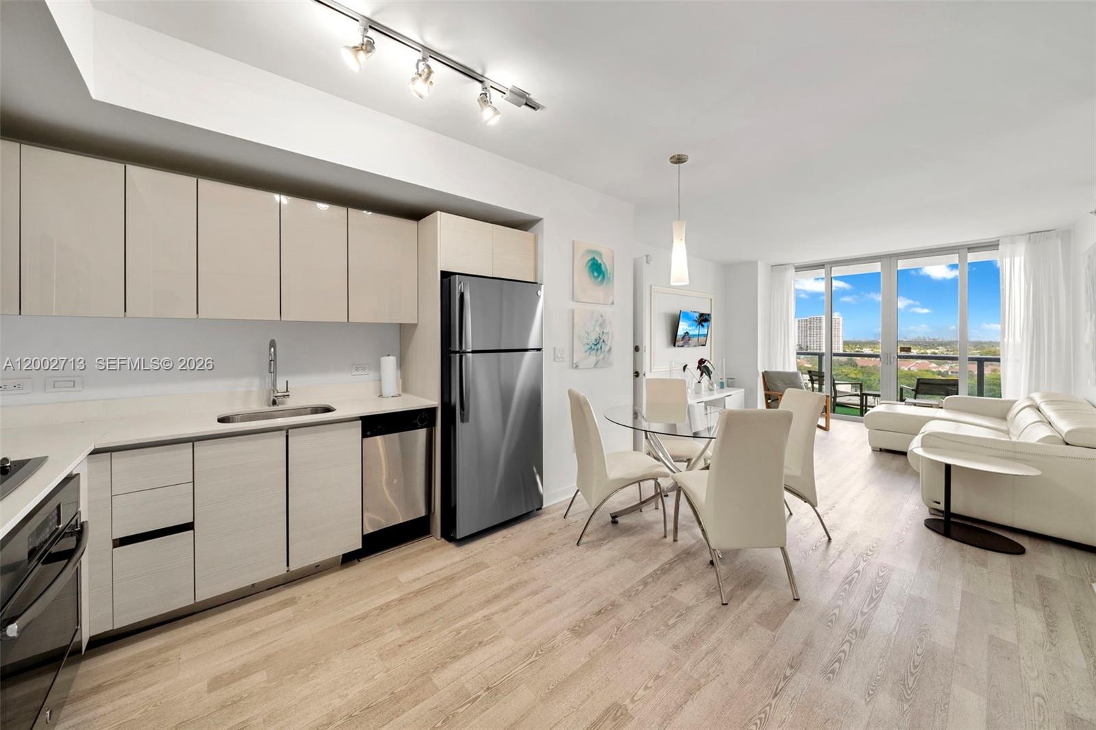 image Beachwalk Condominium3