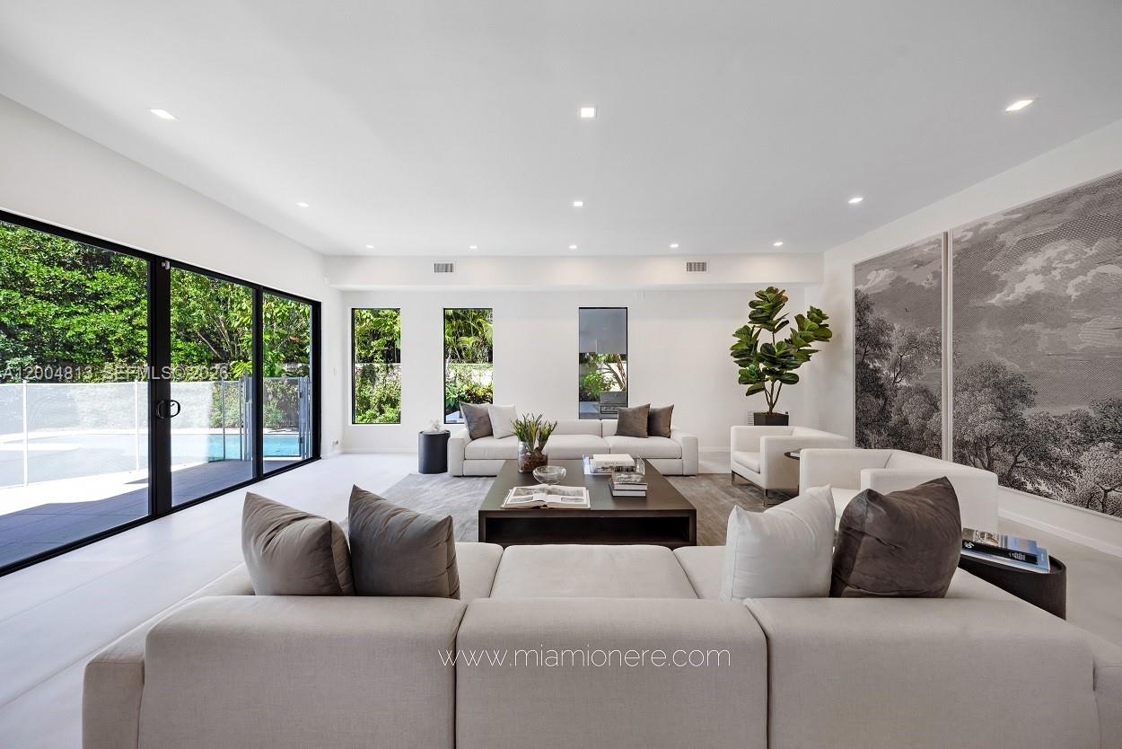 3900 S Douglas Rd Coconut Grove, FL 33133