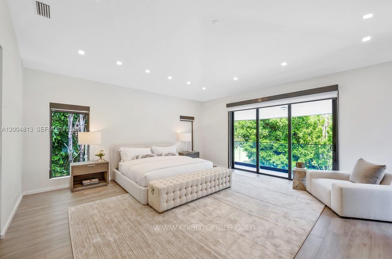 3900 S Douglas Rd Coconut Grove, FL 33133