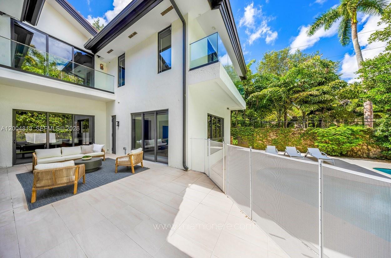 3900 S Douglas Rd Coconut Grove, FL 33133