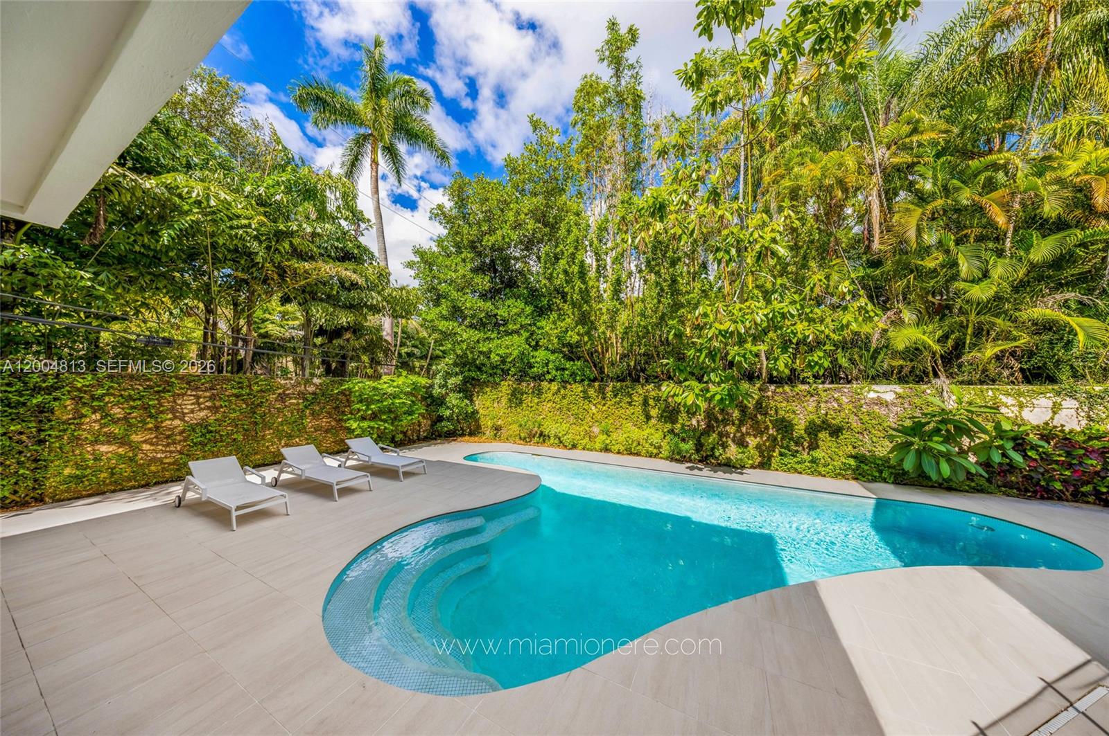 3900 S Douglas Rd Coconut Grove, FL 33133