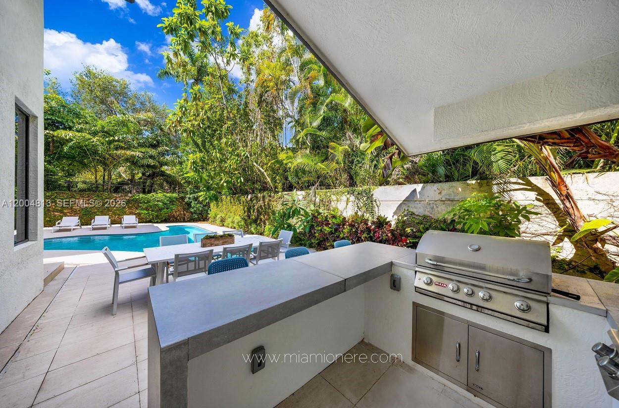 3900 S Douglas Rd Coconut Grove, FL 33133