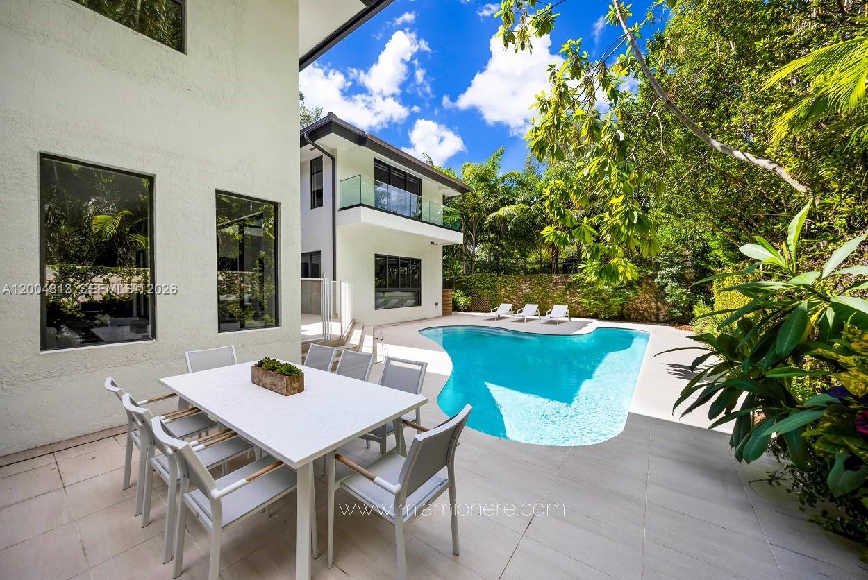 3900 S Douglas Rd Coconut Grove, FL 33133