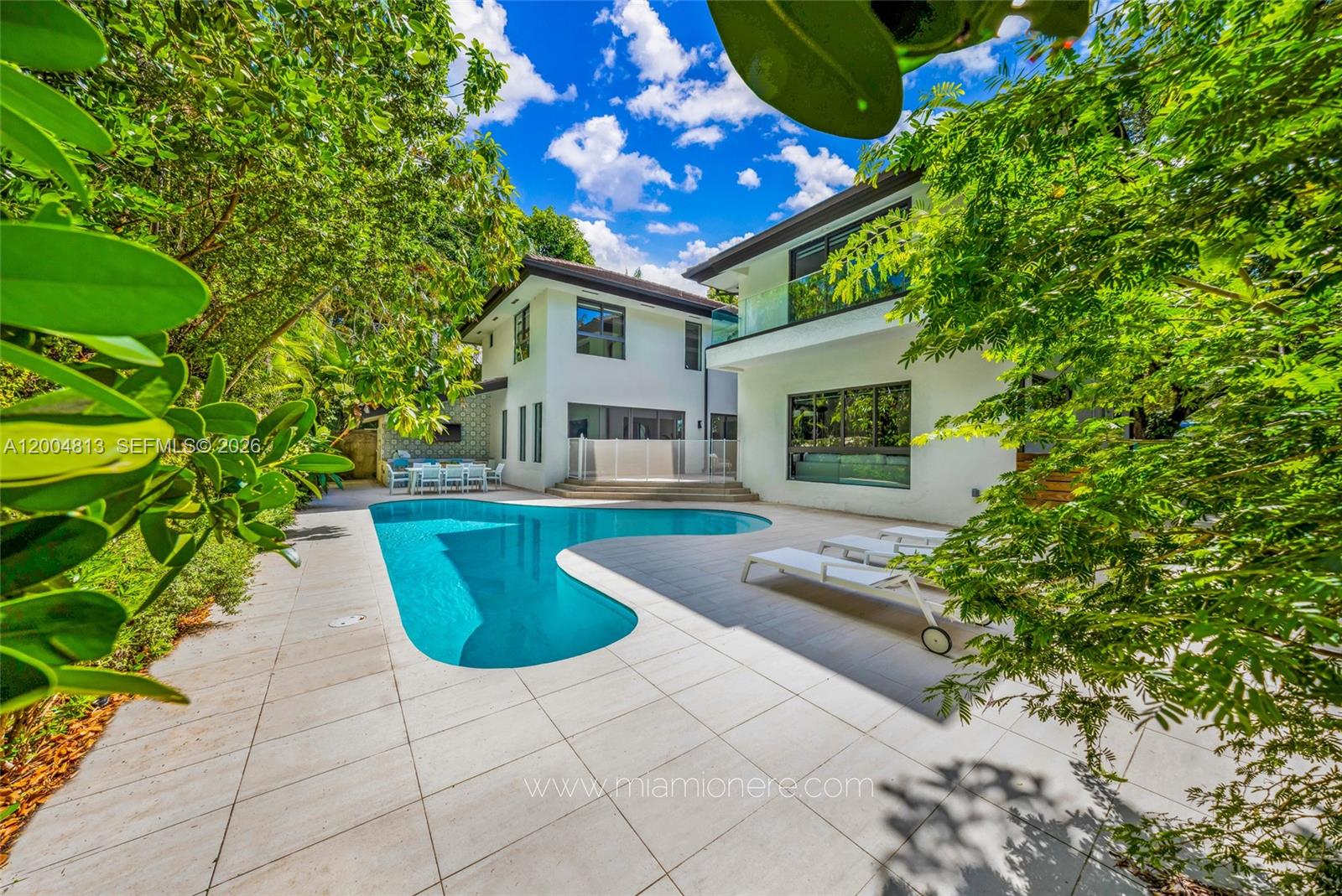 3900 S Douglas Rd Coconut Grove, FL 33133