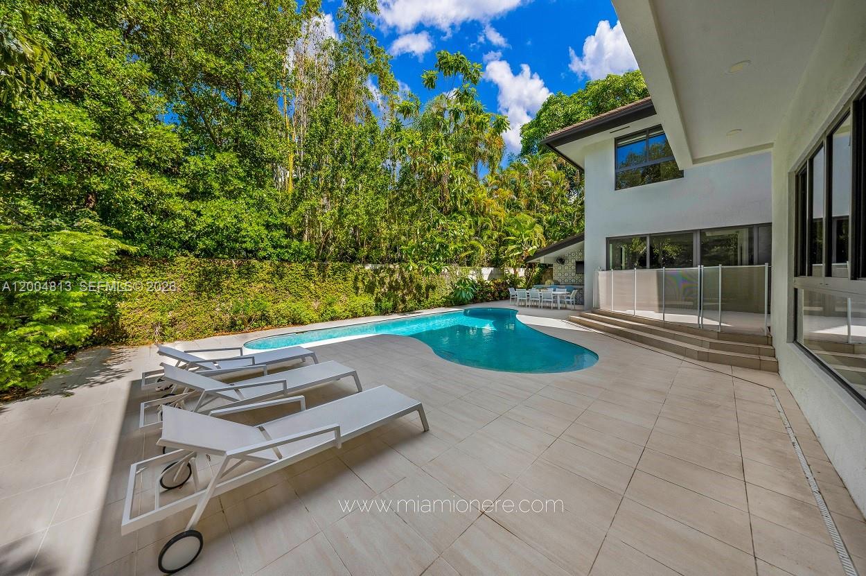 3900 S Douglas Rd Coconut Grove, FL 33133