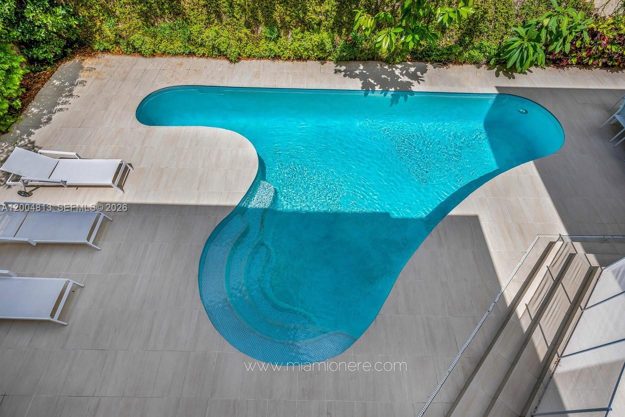 3900 S Douglas Rd Coconut Grove, FL 33133