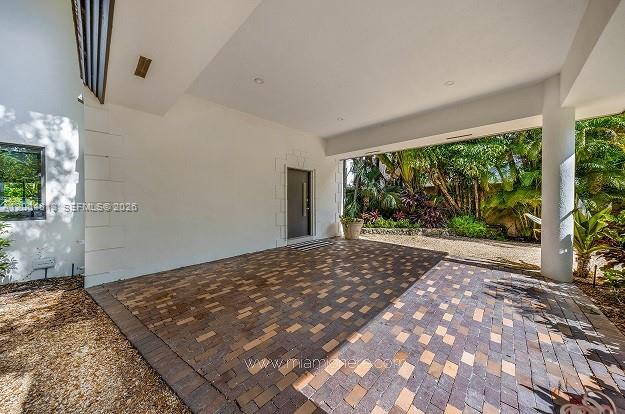 3900 S Douglas Rd Coconut Grove, FL 33133