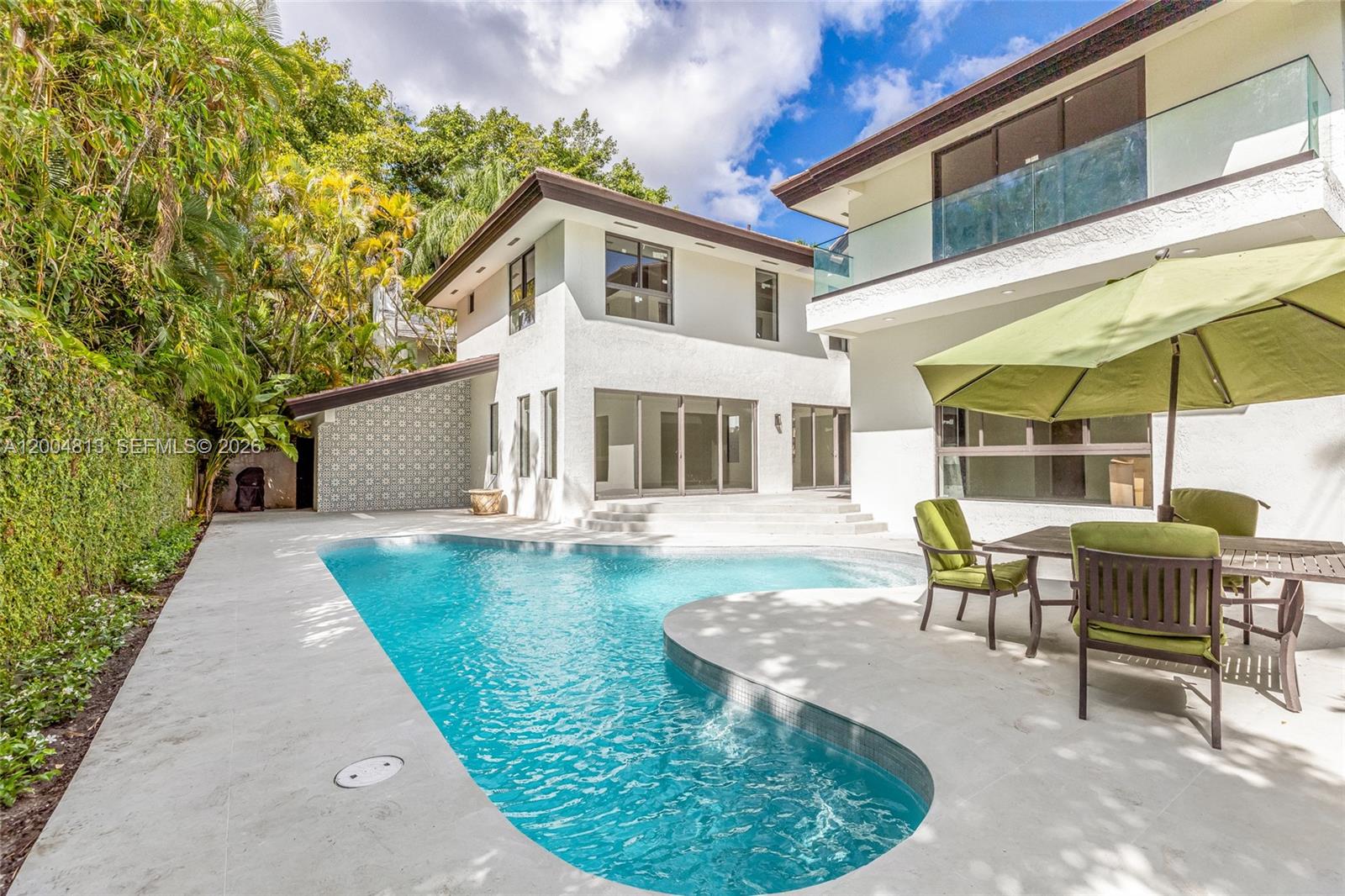 3900 S Douglas Rd Coconut Grove, FL 33133