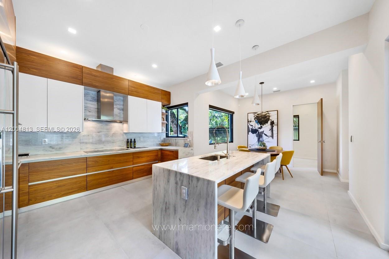 3900 S Douglas Rd Coconut Grove, FL 33133